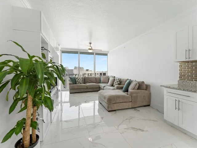 $2,800 | 322 East Central Boulevard, Unit 2013, Orlando, FL 32801