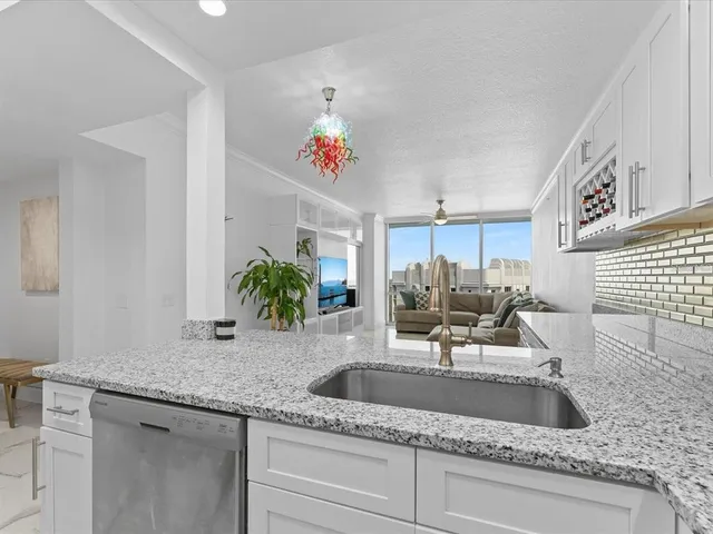 $2,800 | 322 East Central Boulevard, Unit 2013, Orlando, FL 32801