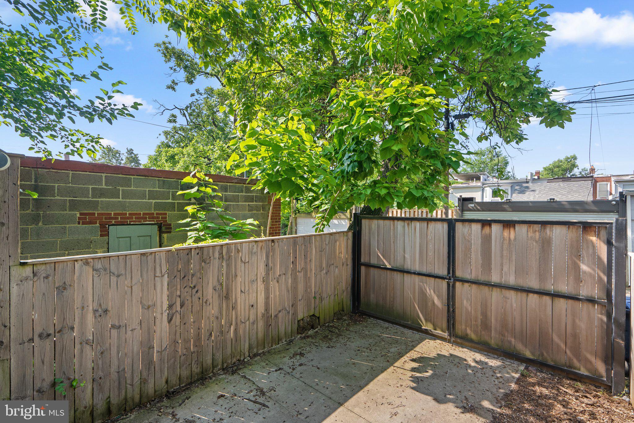 1275 Oates Street Northeast Washington, DC 20002 - Photo 36 of 40 a view of a wooden fence