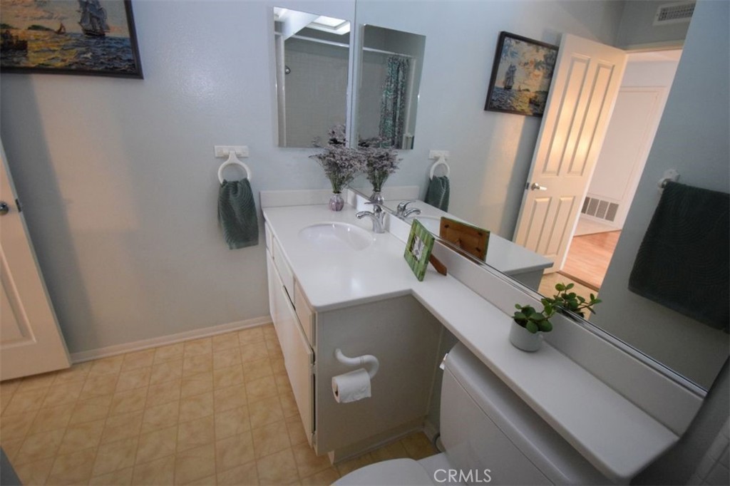 17 La Paloma Dana Point, CA 92629 - Photo 22 of 36 Guest Bathroom