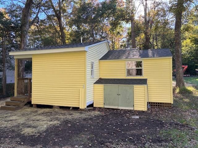 a view of a house with a yard and garage