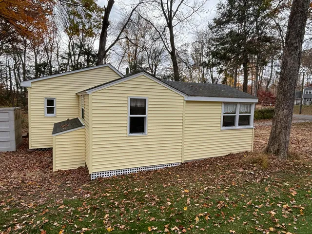 a view of a house with a yard
