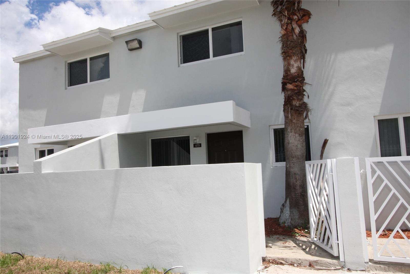 479 Northwest 19th Street, Unit 352 Miami, FL 33136 - Photo 16 of 16 a view of living room