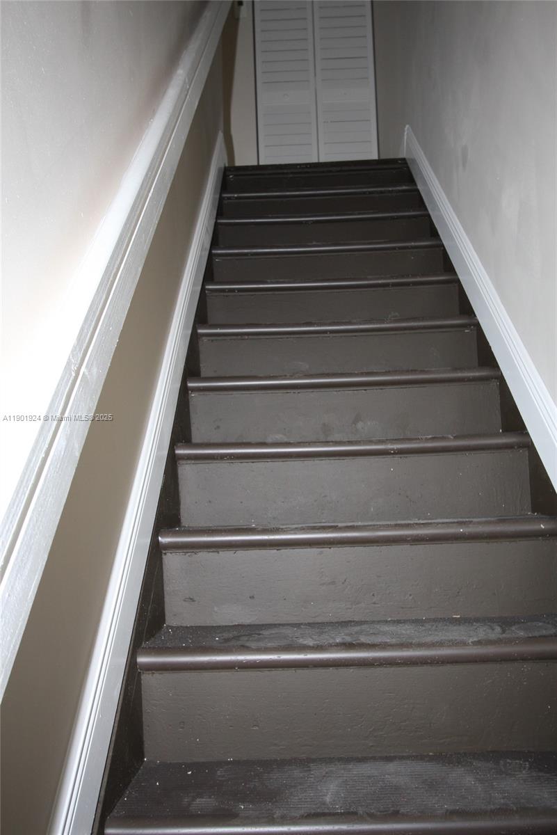 479 Northwest 19th Street, Unit 352 Miami, FL 33136 - Photo 7 of 16 a view of entryway