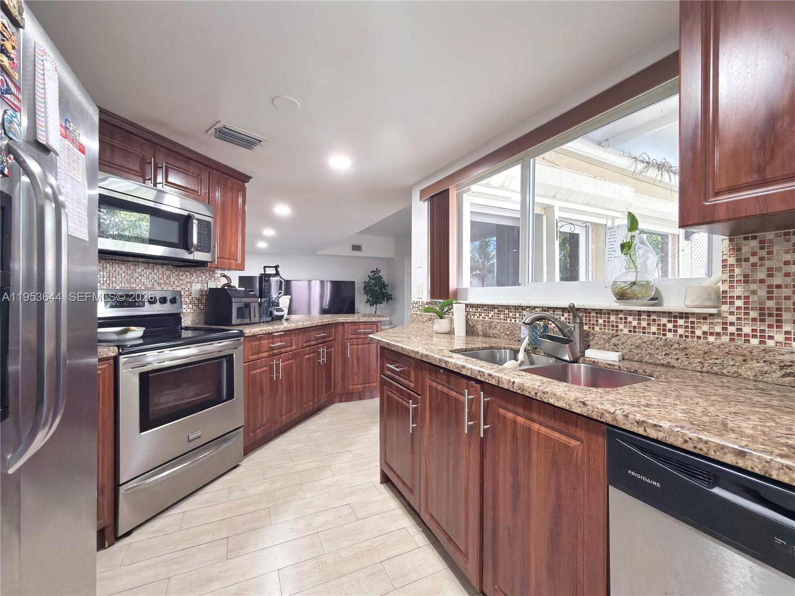 12415 Northwest 7th Street Miami, FL 33182 - Photo 18 of 52