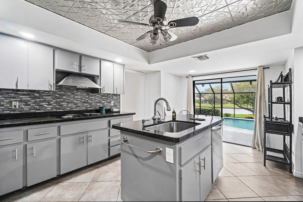 10158 Southeast Acorn Way Jupiter, FL 33469 - Photo 12 of 39 Photo 12