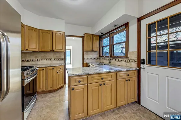 $799,000 | 10 Lake Drive West, Wayne, NJ 07470