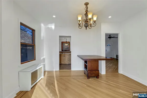 $799,000 | 10 Lake Drive West, Wayne, NJ 07470