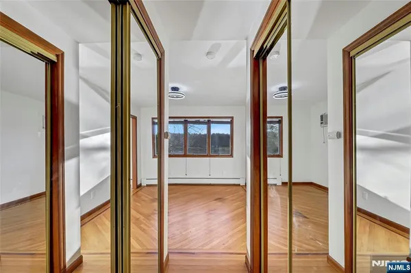 $799,000 | 10 Lake Drive West, Wayne, NJ 07470