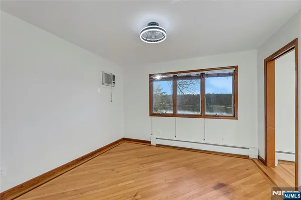 $799,000 | 10 Lake Drive West, Wayne, NJ 07470