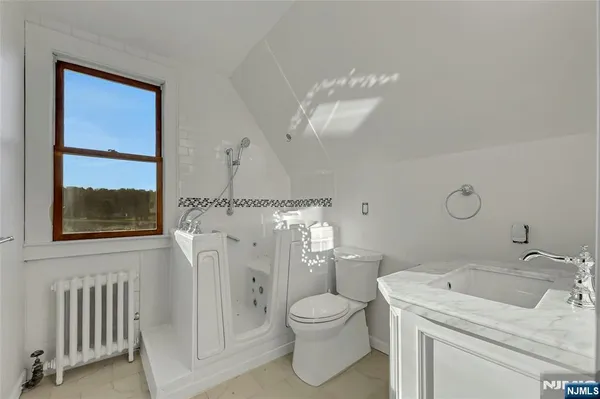 $799,000 | 10 Lake Drive West, Wayne, NJ 07470