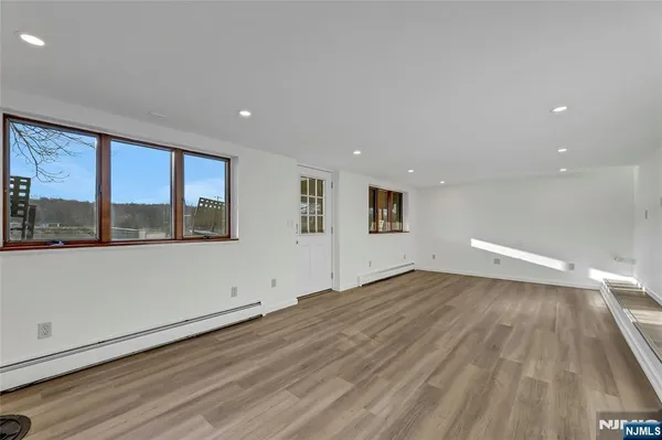 $799,000 | 10 Lake Drive West, Wayne, NJ 07470