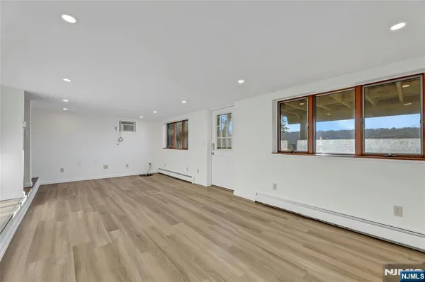 $799,000 | 10 Lake Drive West, Wayne, NJ 07470