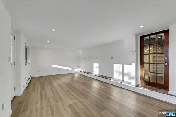 $799,000 | 10 Lake Drive West, Wayne, NJ 07470