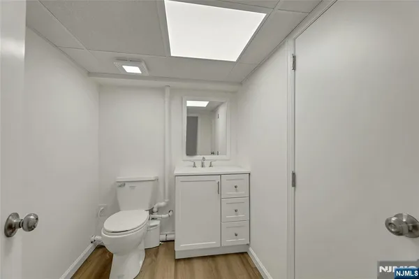 $799,000 | 10 Lake Drive West, Wayne, NJ 07470