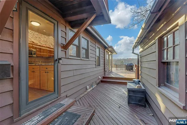 $799,000 | 10 Lake Drive West, Wayne, NJ 07470