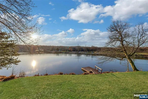 $799,000 | 10 Lake Drive West, Wayne, NJ 07470