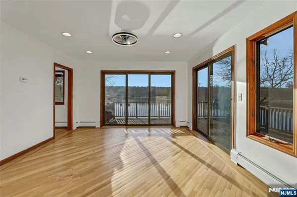 $799,000 | 10 Lake Drive West, Wayne, NJ 07470