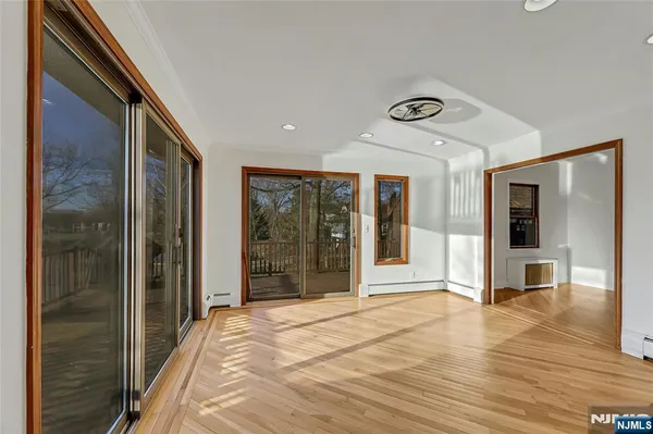 $799,000 | 10 Lake Drive West, Wayne, NJ 07470