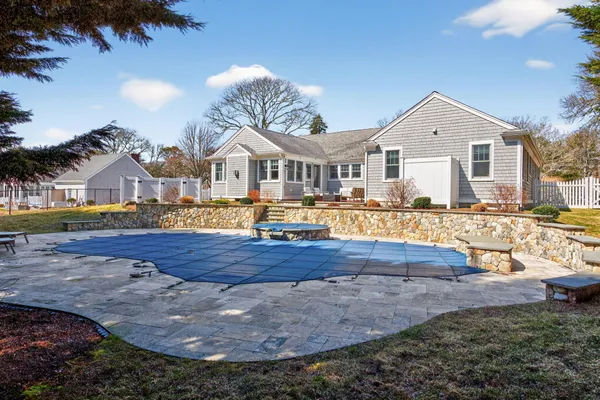 a view of an house with swimming pool and yard
