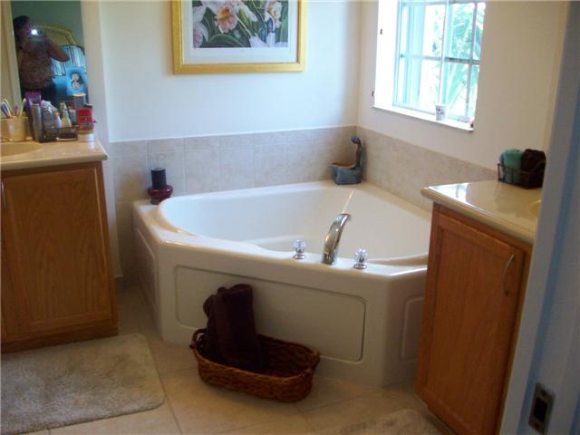 4508 Danson Way Delray Beach, FL 33445 - Photo 16 of 25 a bathroom with a bathtub and a window