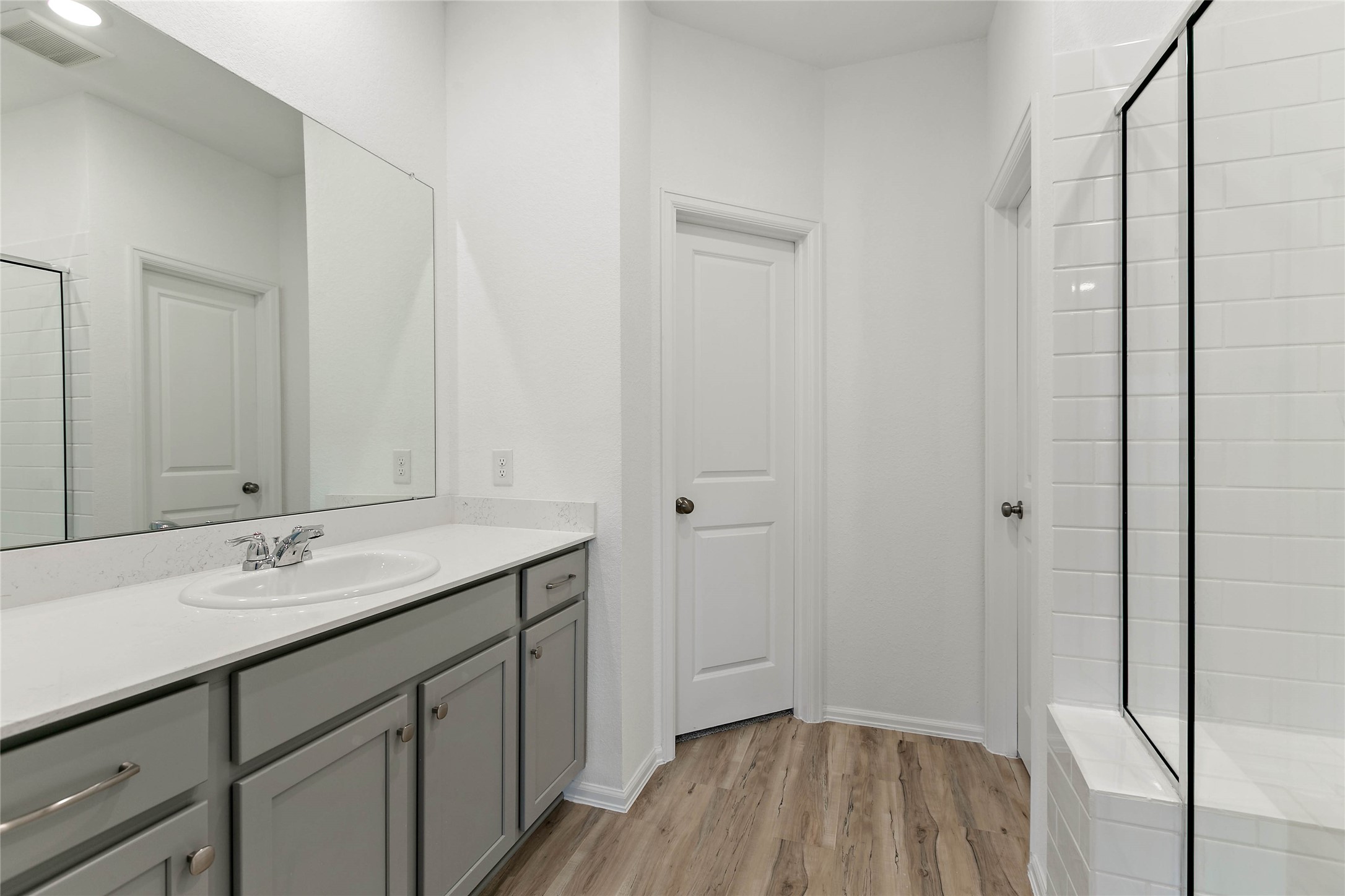 7602 Angels Lndg Lane Porter, TX 77365 - Photo 18 of 32 Primary bedroom's ensuite bath.