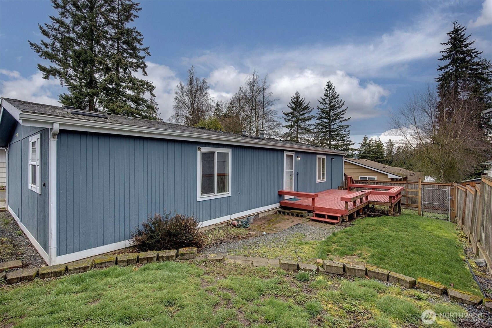 6407 Cady Road, Unit C Everett, WA 98203 - Photo 25 of 27 a backyard of a house with table and chairs