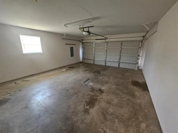 $1,900 | 1605 Stuart Road, Denton, TX 76209