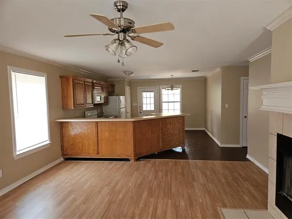 $1,900 | 1605 Stuart Road, Denton, TX 76209