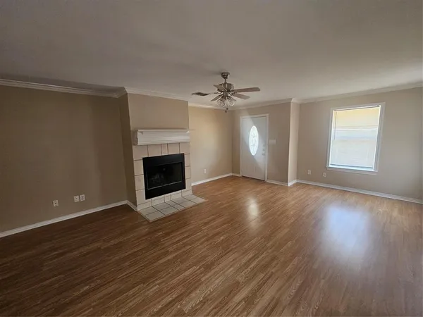 $1,900 | 1605 Stuart Road, Denton, TX 76209