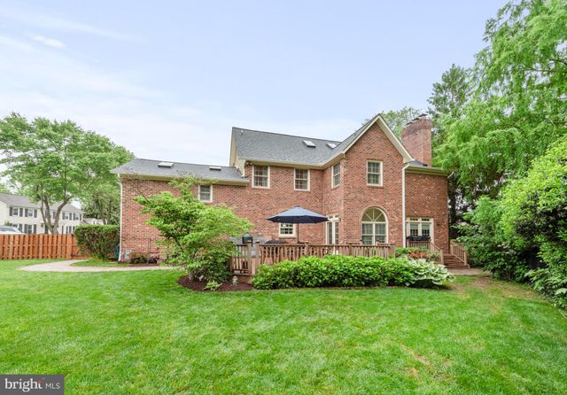 $1,350,000 | 9326 Mt Vernon Circle, Alexandria, VA 22309