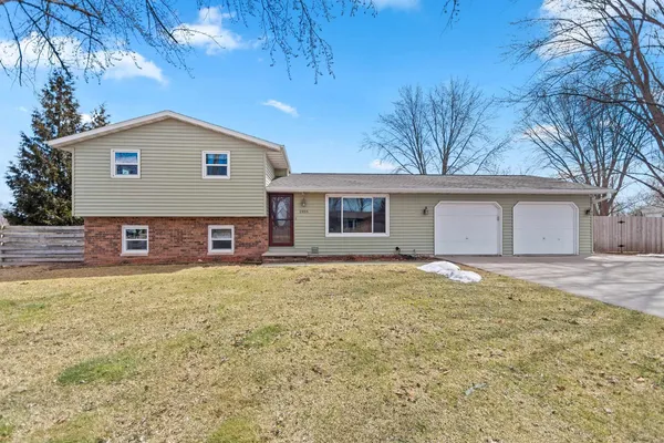 $349,900 | 1935 Bunker Hill Court, De Pere, WI 54115