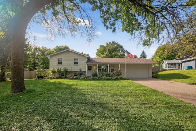 $2,500 | 16318 Temple Drive South, Minnetonka, MN 55345