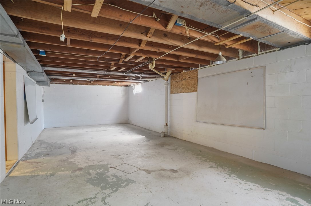 2073 Canton Road Akron, OH 44312 - Photo 17 of 21