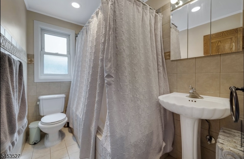17 Ferncliff Road Bloomfield, NJ 07003 - Photo 11 of 34 Gallery Image 11