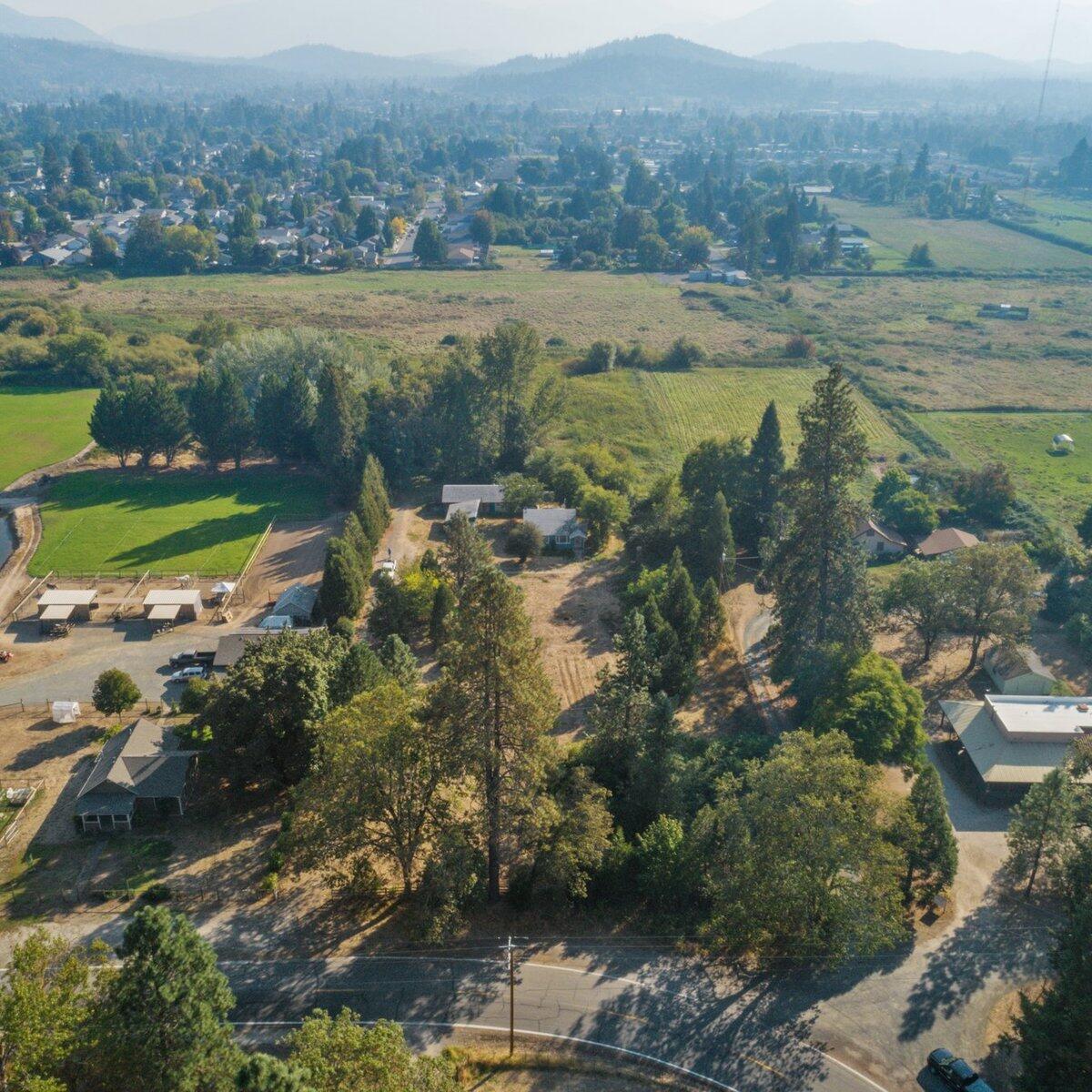 2267 Upper River Rd Loop Grants Pass, OR 97526 - Photo 21 of 25 20