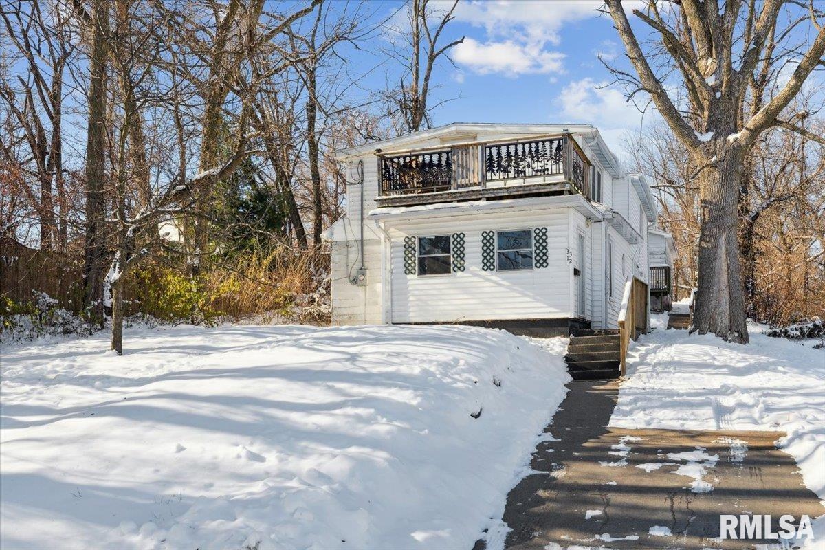 3312 Garfield Street Clinton, IA 52732 - Photo 2 of 31 a front view of a house with a yard