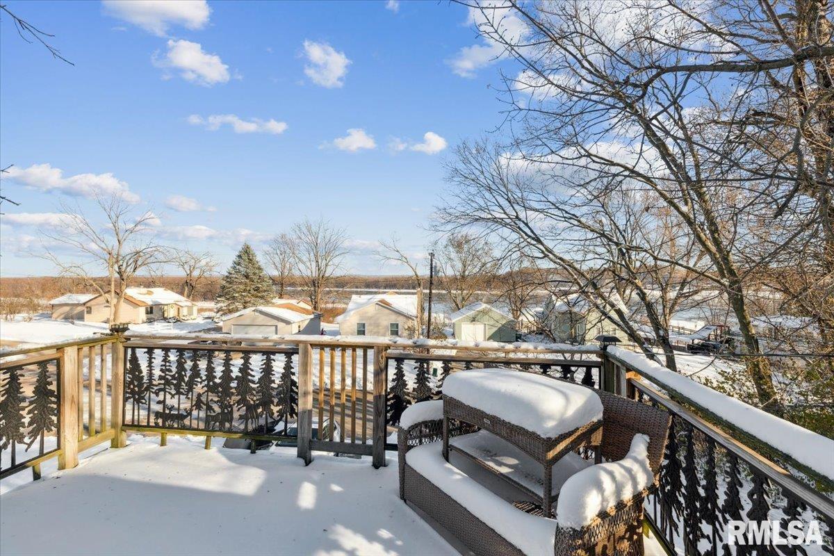3312 Garfield Street Clinton, IA 52732 - Photo 24 of 31 a view of a balcony with furniture