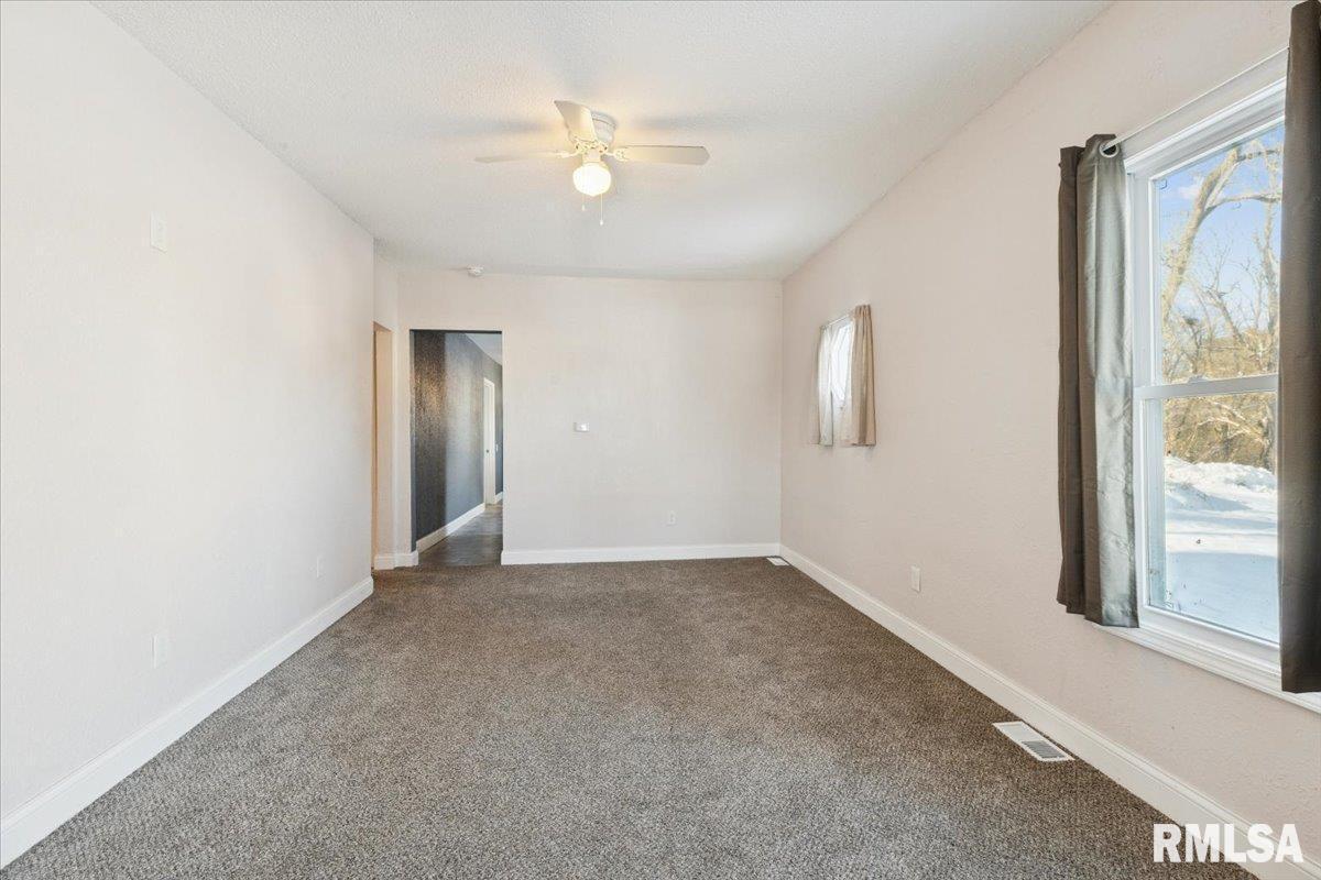 3312 Garfield Street Clinton, IA 52732 - Photo 7 of 31 an empty room with a window