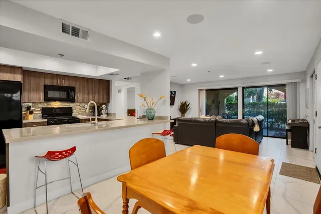 $4,995 | 200 East Racquet Club Road, Unit 31, Palm Springs, CA 92262