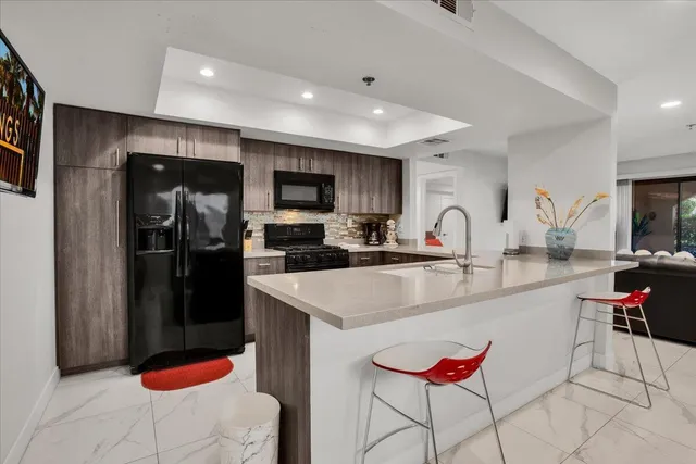 $4,995 | 200 East Racquet Club Road, Unit 31, Palm Springs, CA 92262