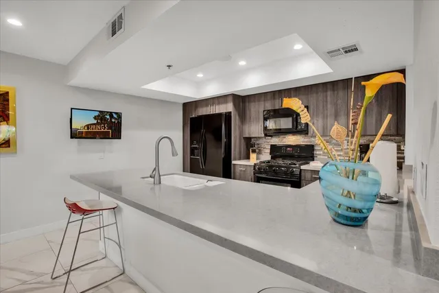 $4,995 | 200 East Racquet Club Road, Unit 31, Palm Springs, CA 92262