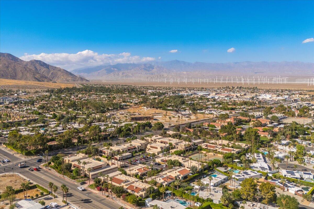 200 East Racquet Club Road, Unit 31 Palm Springs, CA 92262 - Photo 40 of 49 an aerial view of residential house and green space