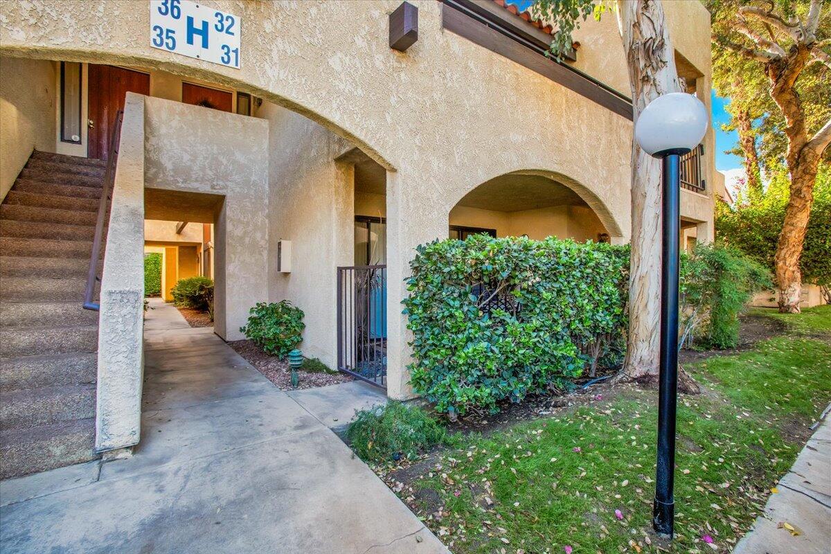 200 East Racquet Club Road, Unit 31 Palm Springs, CA 92262 - Photo 48 of 49 a front view of a house with garden