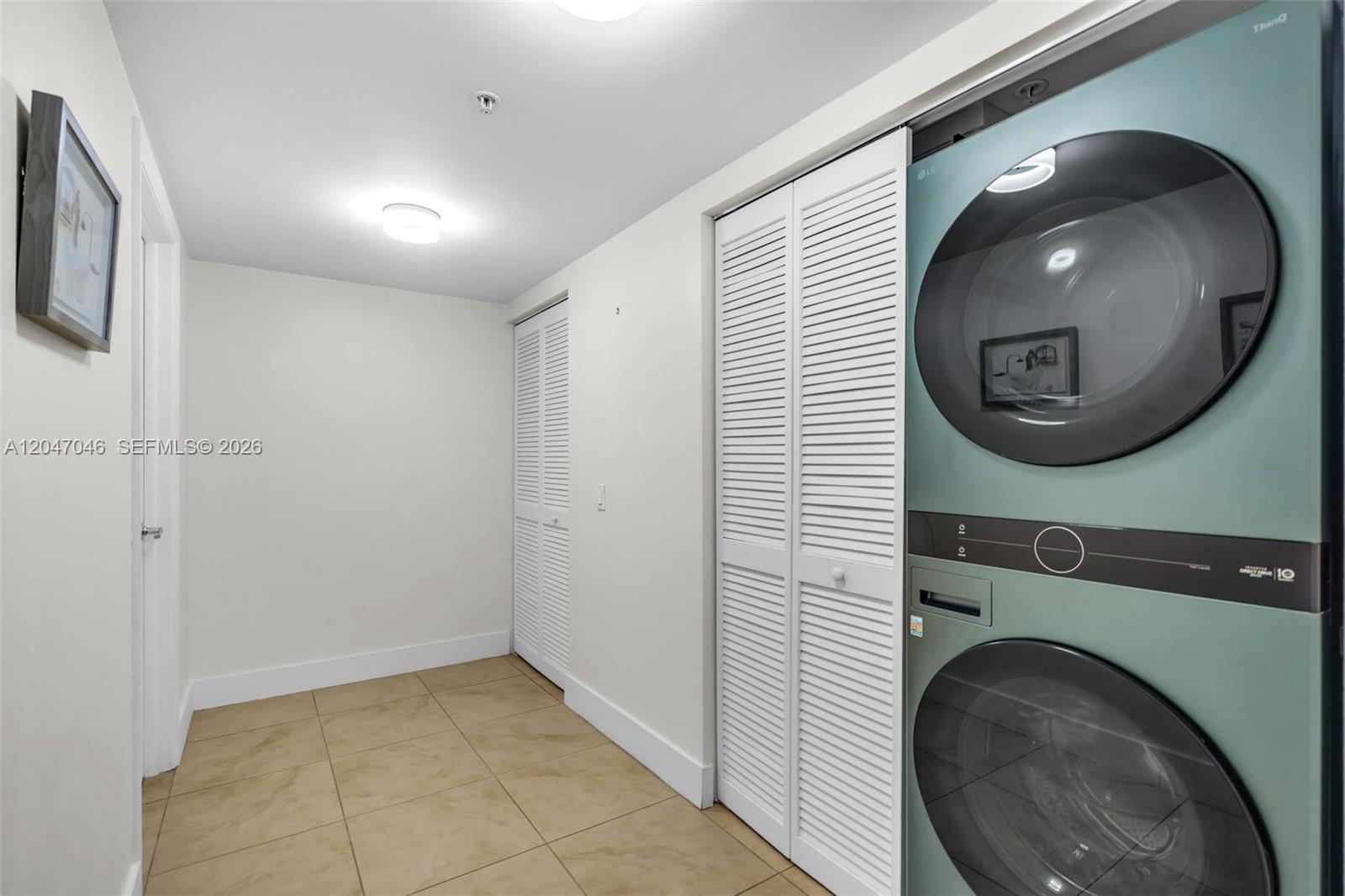 41 Southeast 5th Street, Unit 908 Miami, FL 33131 - Photo 19 of 26