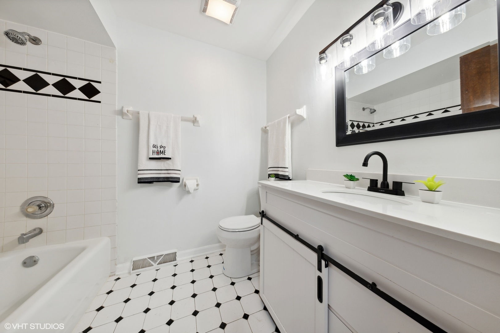 902 Maple Road Flossmoor, IL 60422 - Photo 12 of 27 a bathroom with a sink a toilet and shower