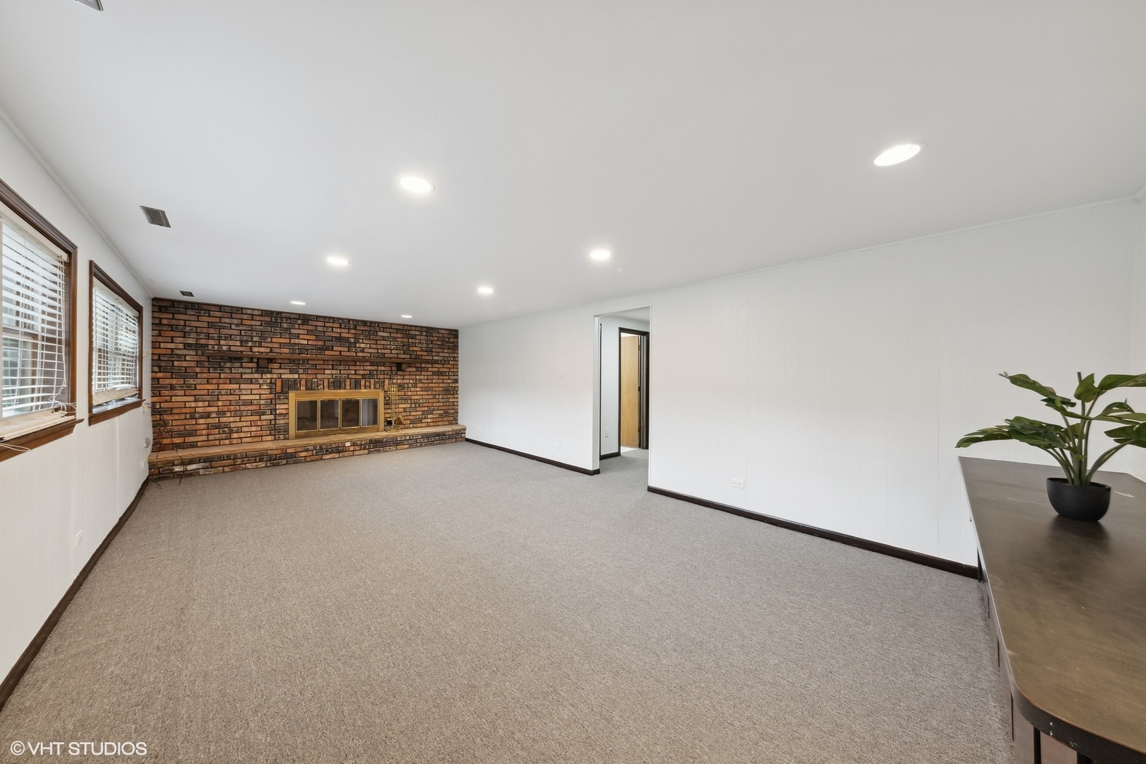 902 Maple Road Flossmoor, IL 60422 - Photo 16 of 27 a view of an empty room with a window