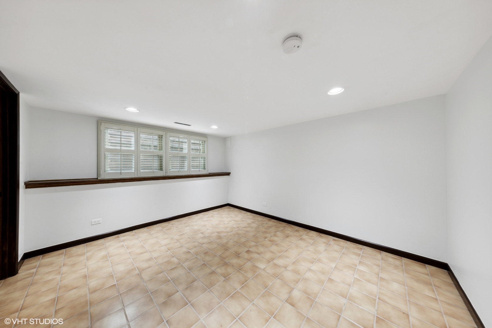 902 Maple Road Flossmoor, IL 60422 - Photo 17 of 27 a view of an empty room with a window