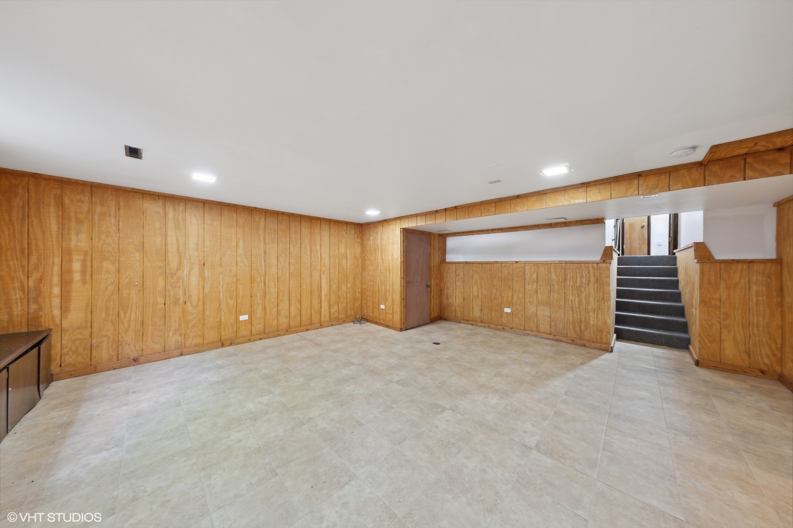 902 Maple Road Flossmoor, IL 60422 - Photo 19 of 27 a view of an empty room