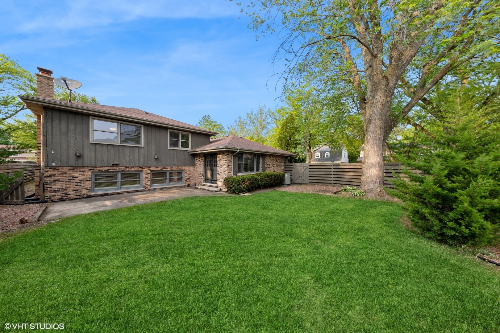902 Maple Road Flossmoor, IL 60422 - Photo 21 of 27 a front view of a house with a garden